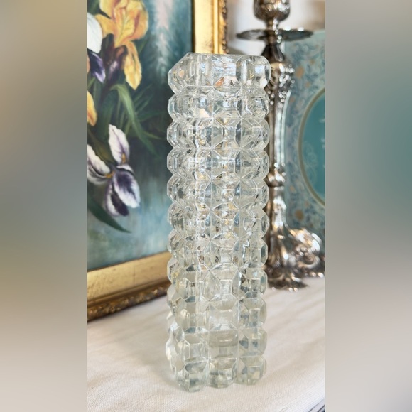 Faceted Diamond Cut Studded Crystal Bud Vase - Picture 4 of 6